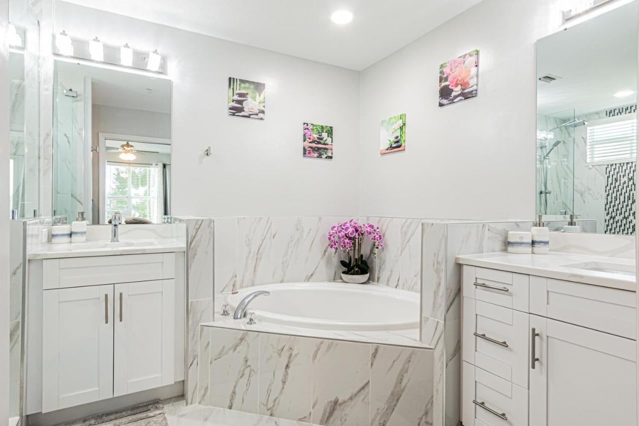Greenlinks At Lely Luxury White Orchid Fully Renovated Modern 1St Floor 3Bdr Golf Resort Villa Naples Exterior photo